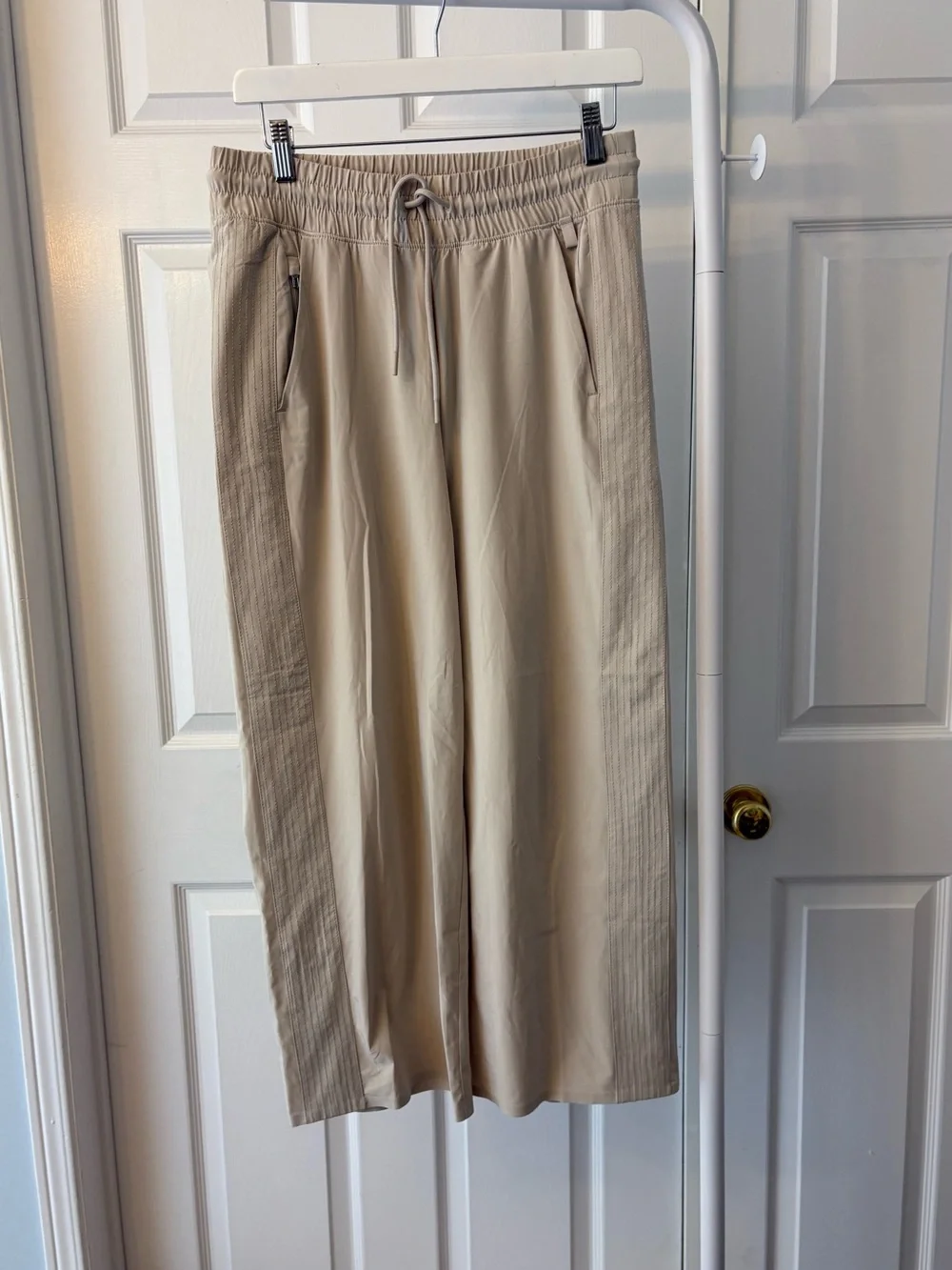 Atheltica Beige Highrise Drawstring Wide Leg Athleisure Pants Size 4 - Picture 2 of 7